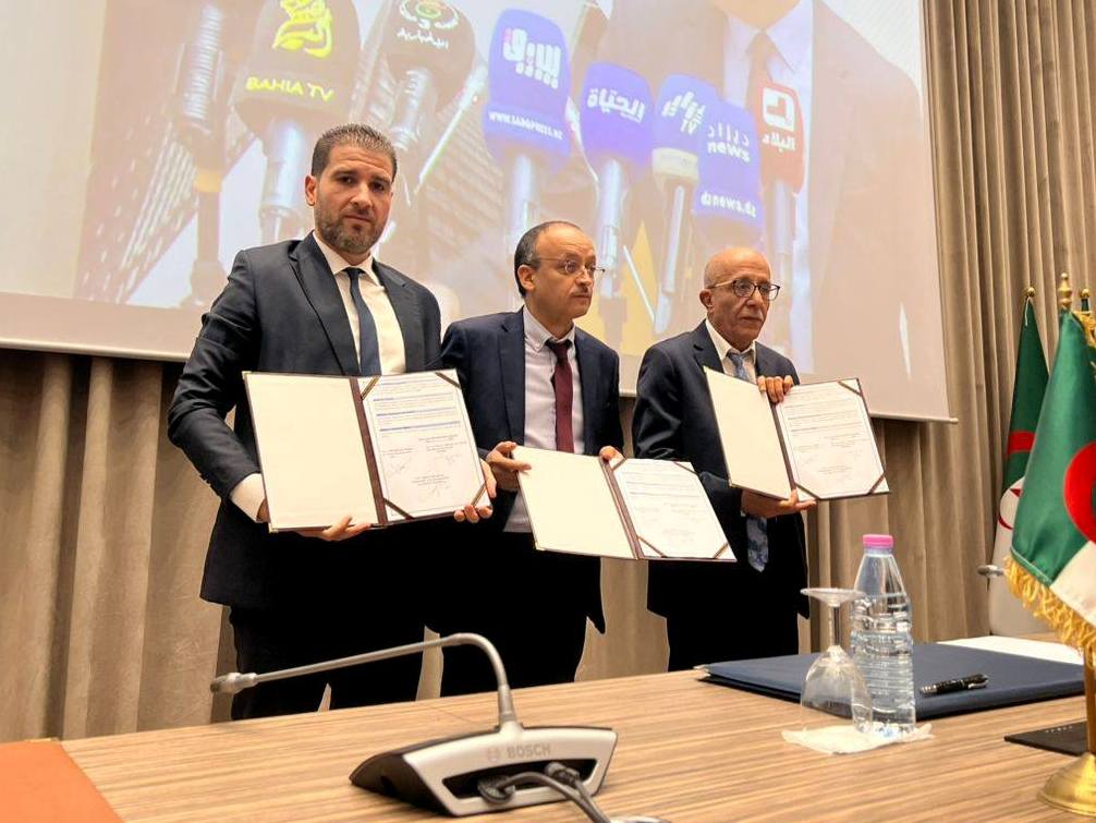 Signature d'une convention entre le ministère, la BNH et  l'AADL