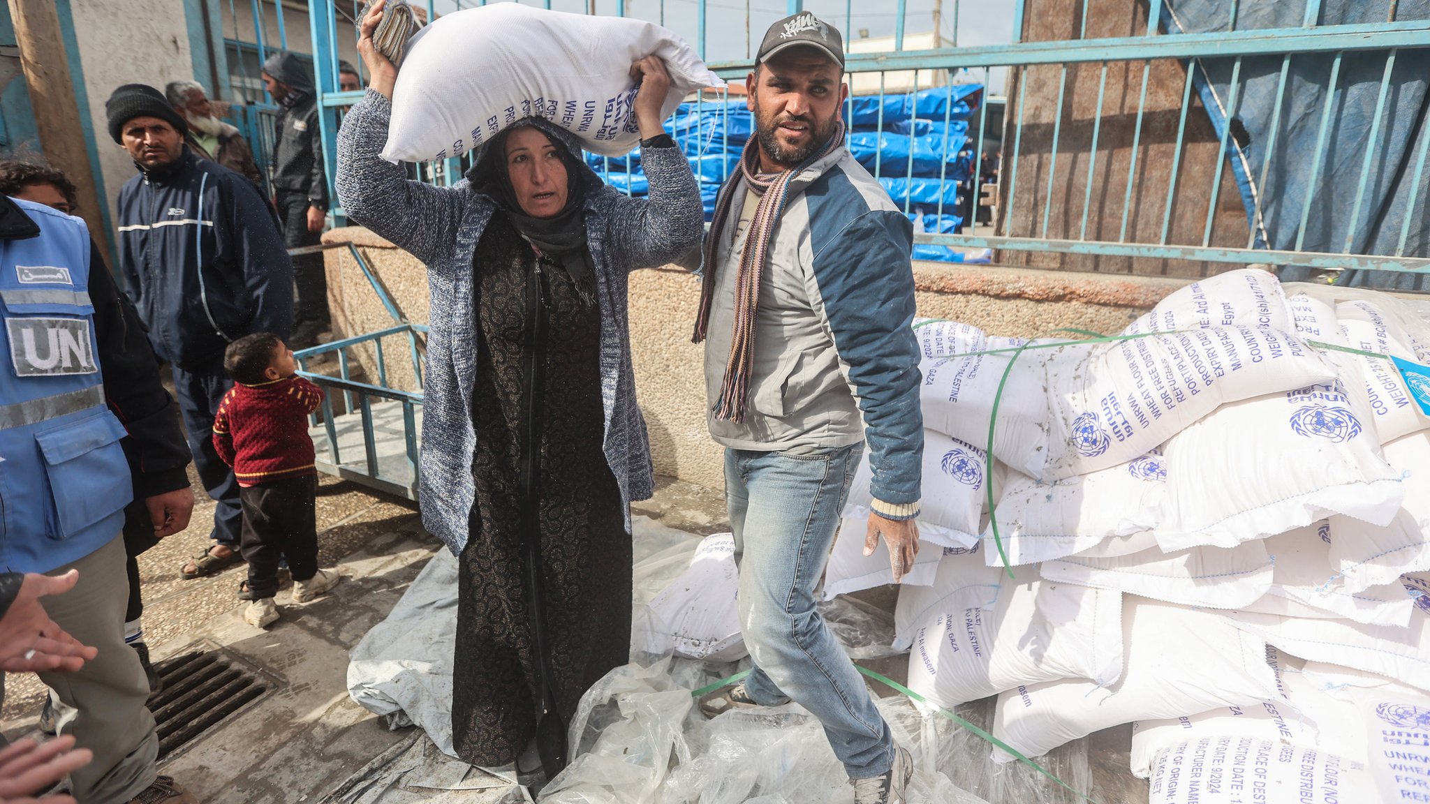 الإمدادات الإنسانية