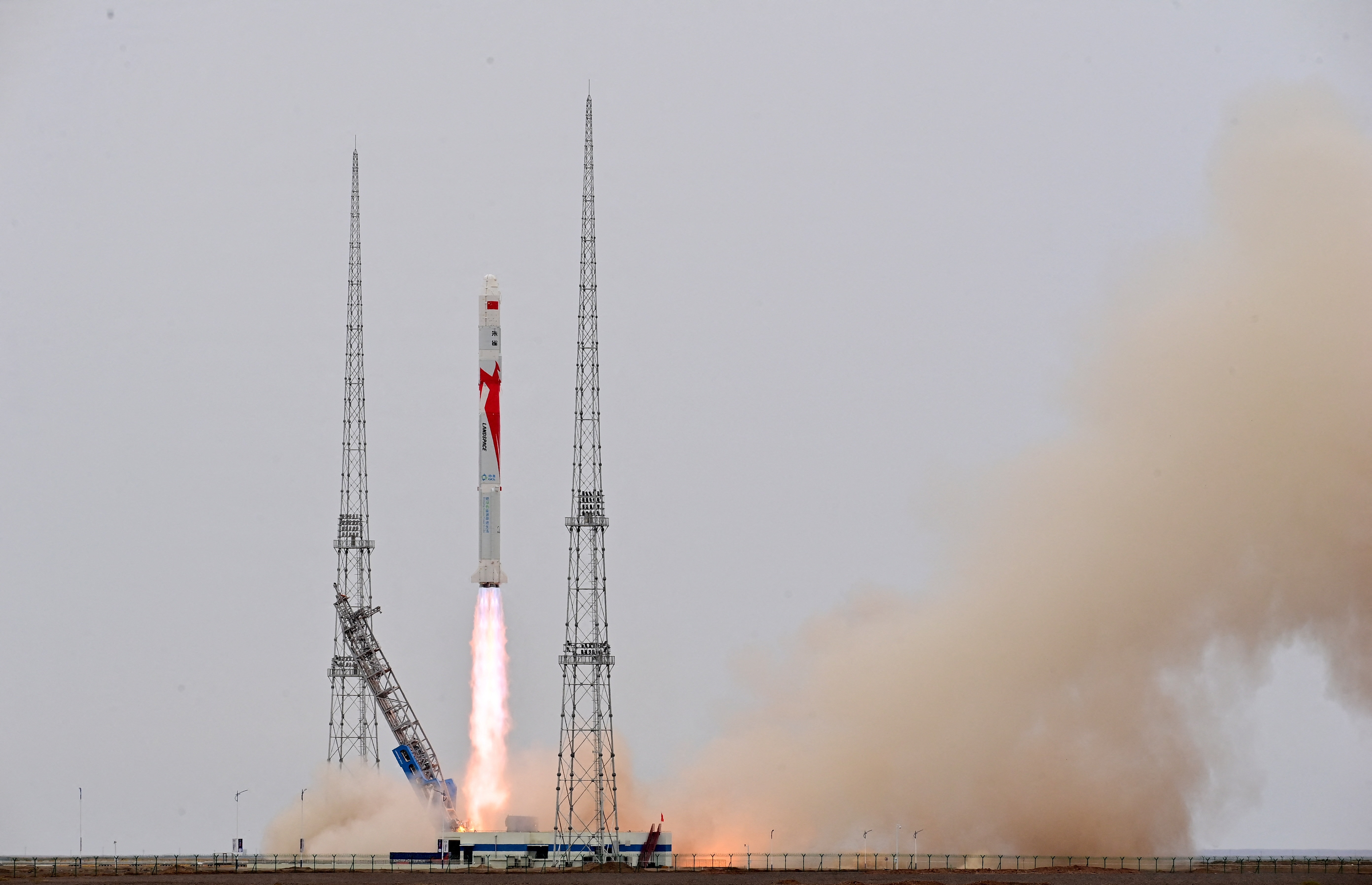 اطلاق صيني ناجح لـ 6 أقمار صناعية جديدة إلى الفضاء