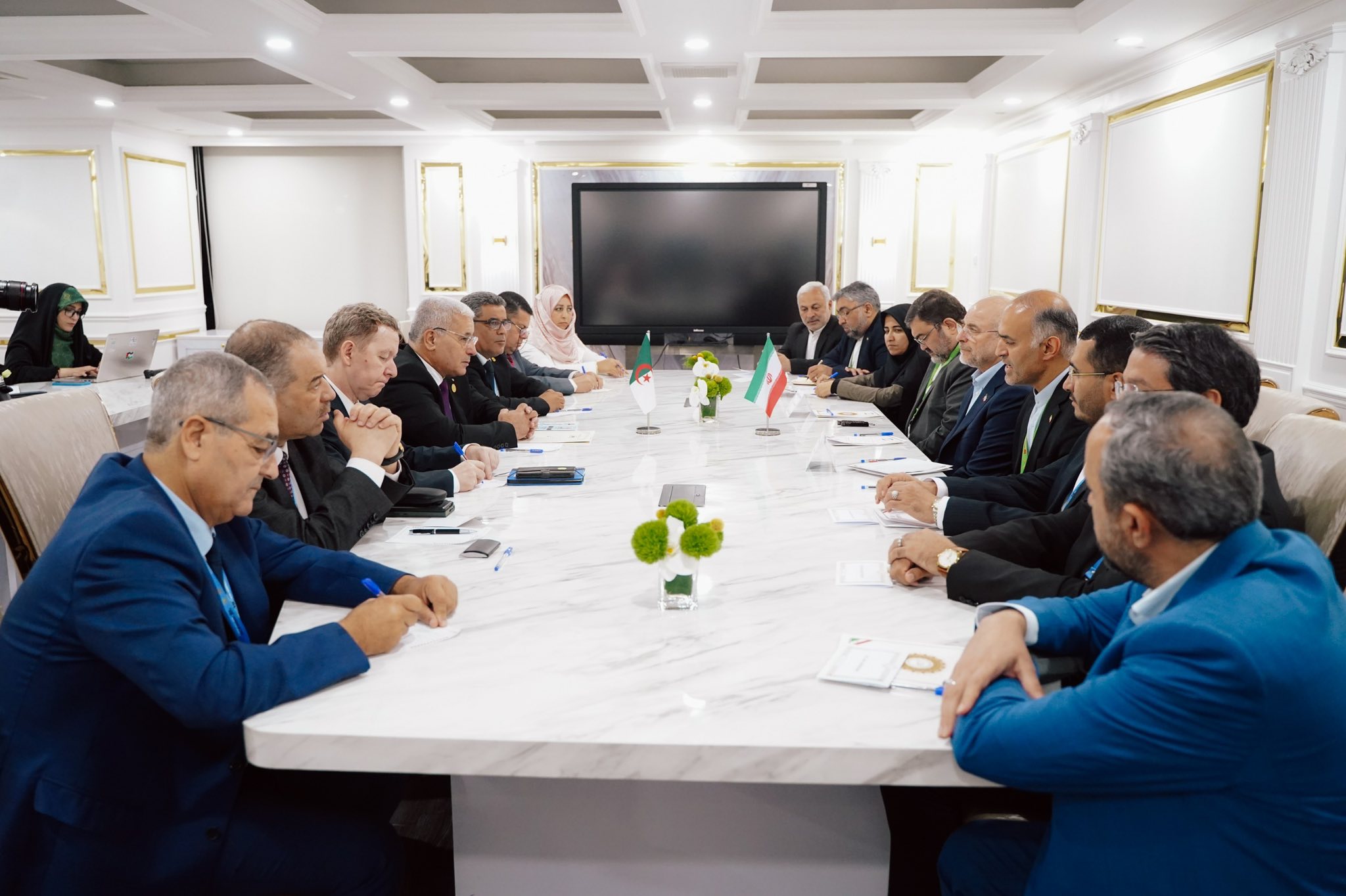 بوغالي يتحادث مع نظيره الايراني