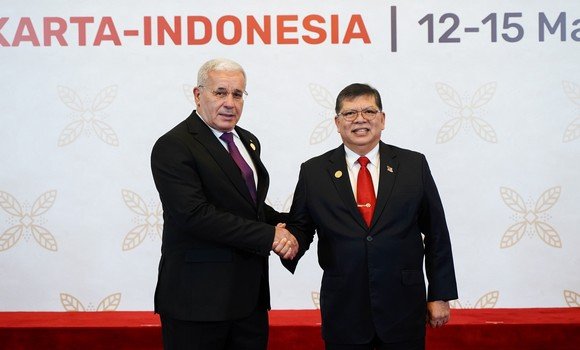 بوغالي يجري محادثات مع نظيره الماليزي