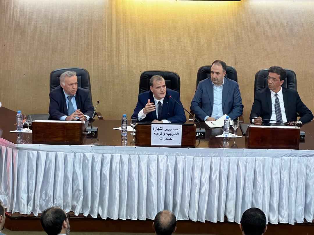 Rezig préside  une réunion de coordination élargie avec les opérateurs économiques  participants à la 7e édition de la Foire des produits algériens à Nouakchott