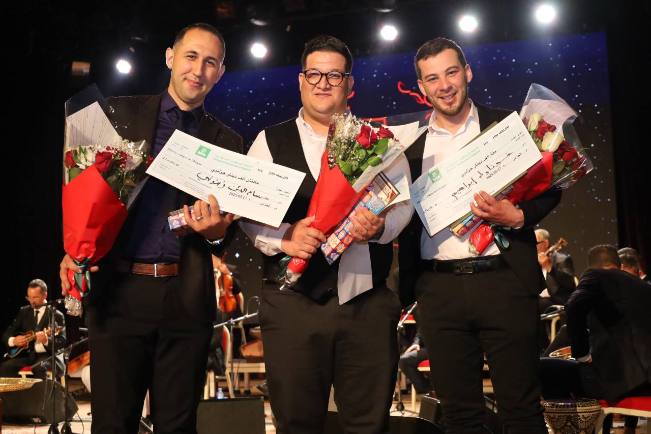 Les lauréats du "concours du meilleur interprète amateur de la chanson  chaâbie" distingués à Alger