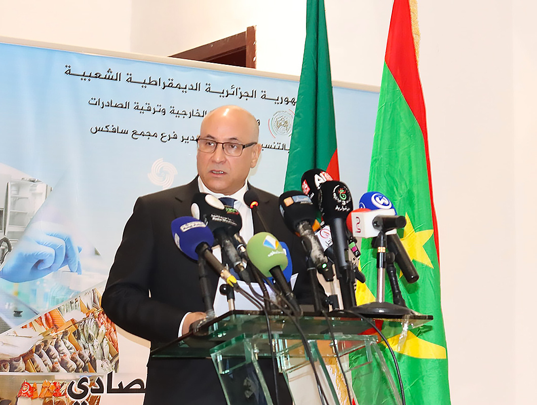 Zitouni souligne l'importance de renforcer la compétitivité du produit algérien