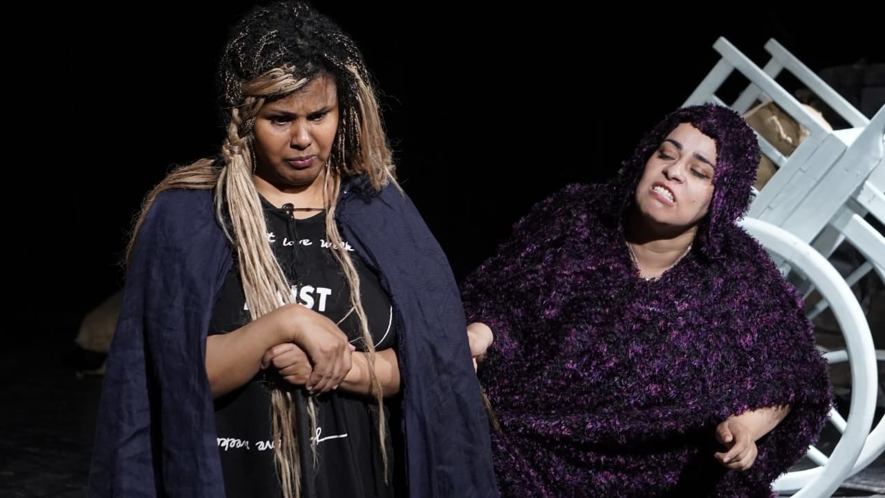 مسرحية 5 نساء وعربة