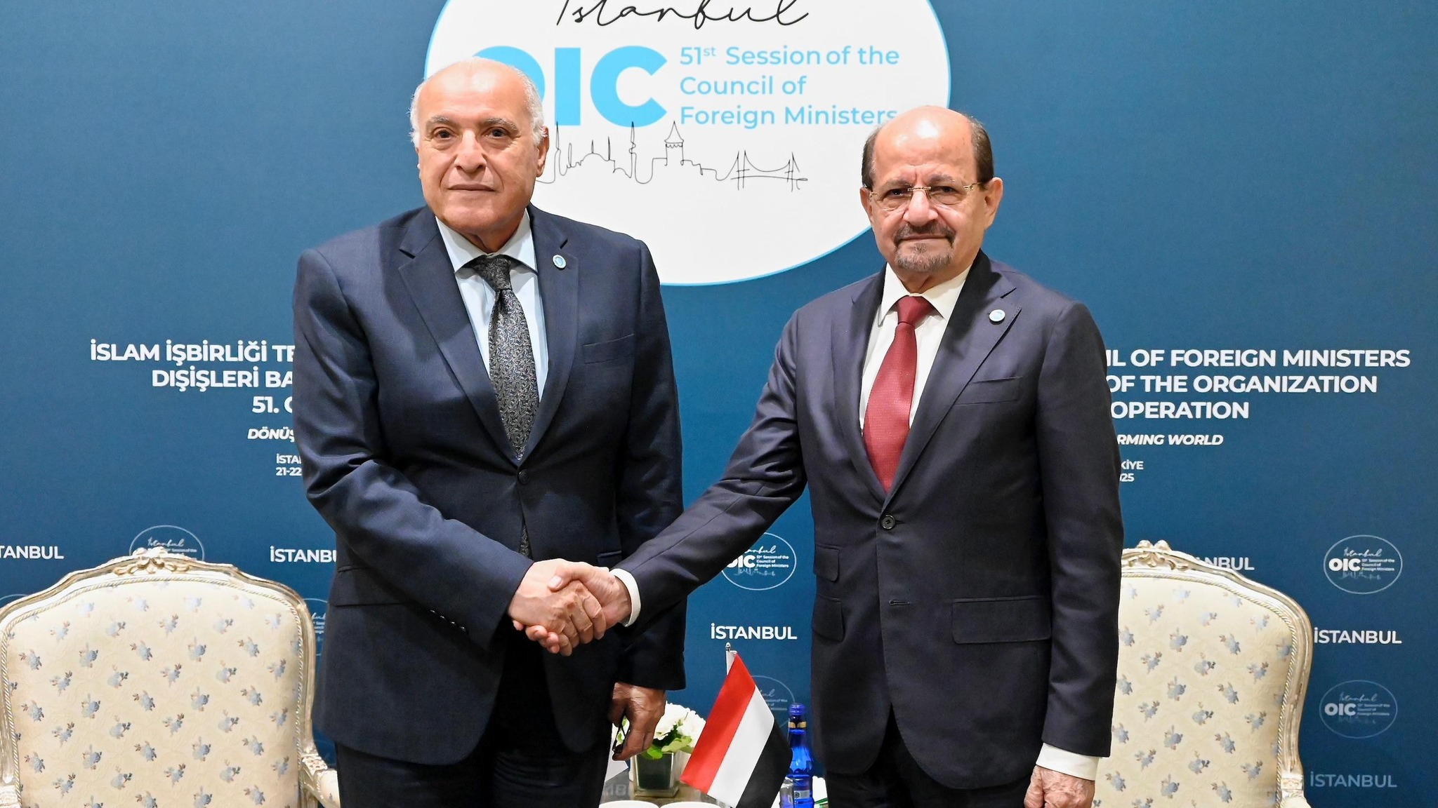 عطاف يجري بإسطنبول لقاء ثنائيا مع نظيره اليمني