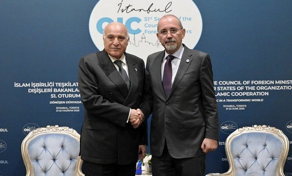 عطاف يجري بإسطنبول محادثات ثنائية مع نظيره الأردني