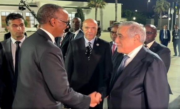 رئيس جمهورية رواندا يغادر الجزائر