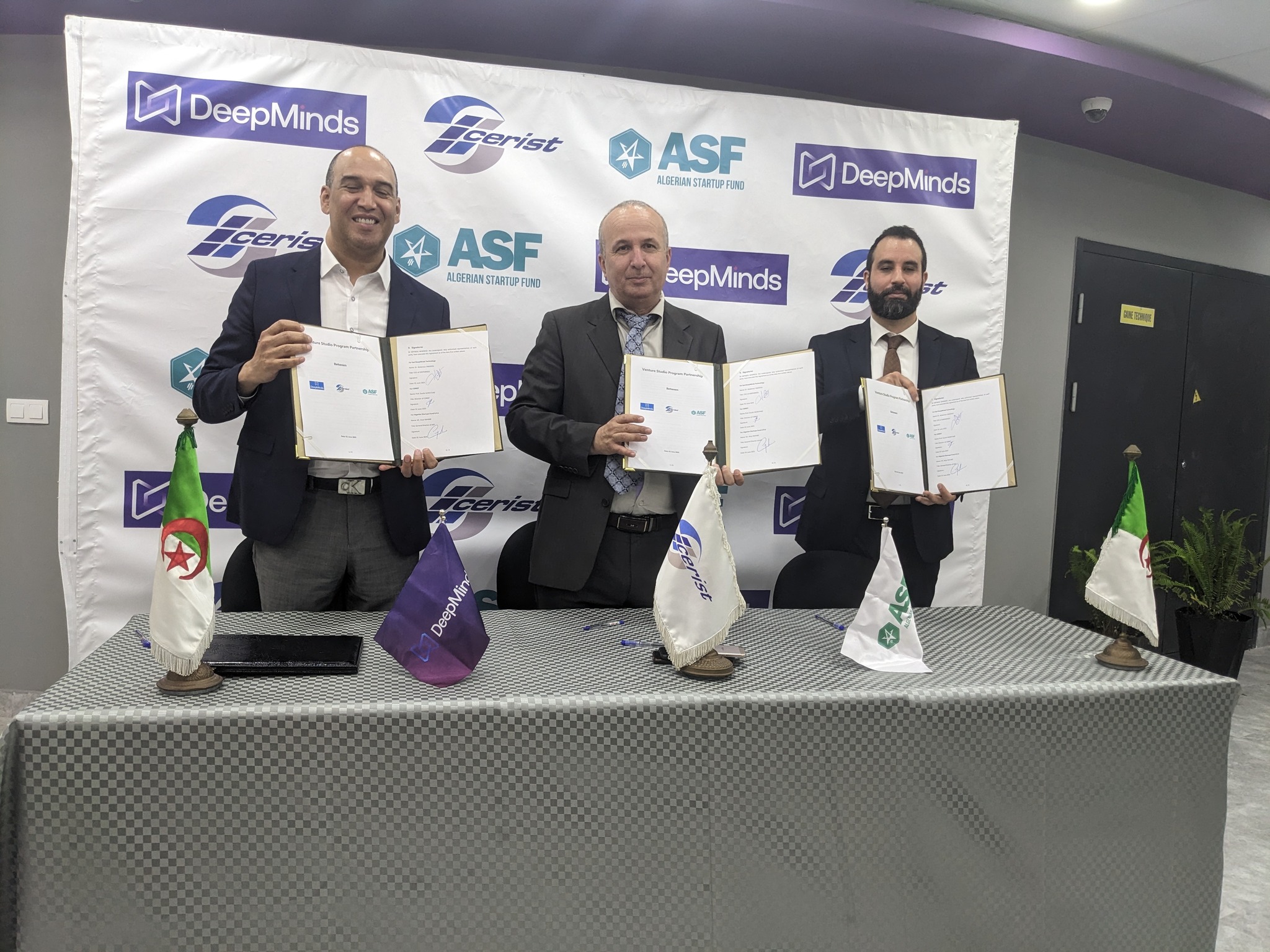 Signature d'une convention pour le lancement d'un programme de réalisation de 1.000 projets technologiques