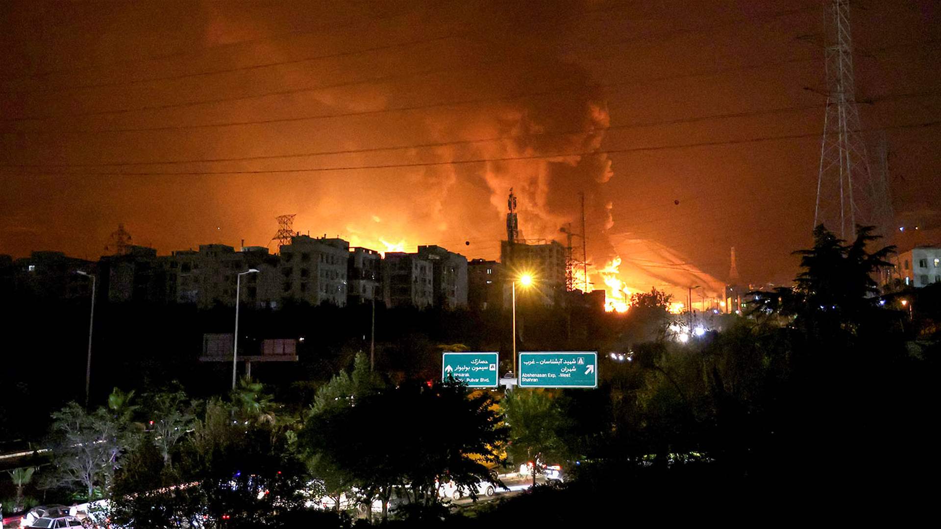 مسيرات صهيونية تستهدف مقر وزارة الدفاع الإيرانية ومنظمة الأبحاث في طهران