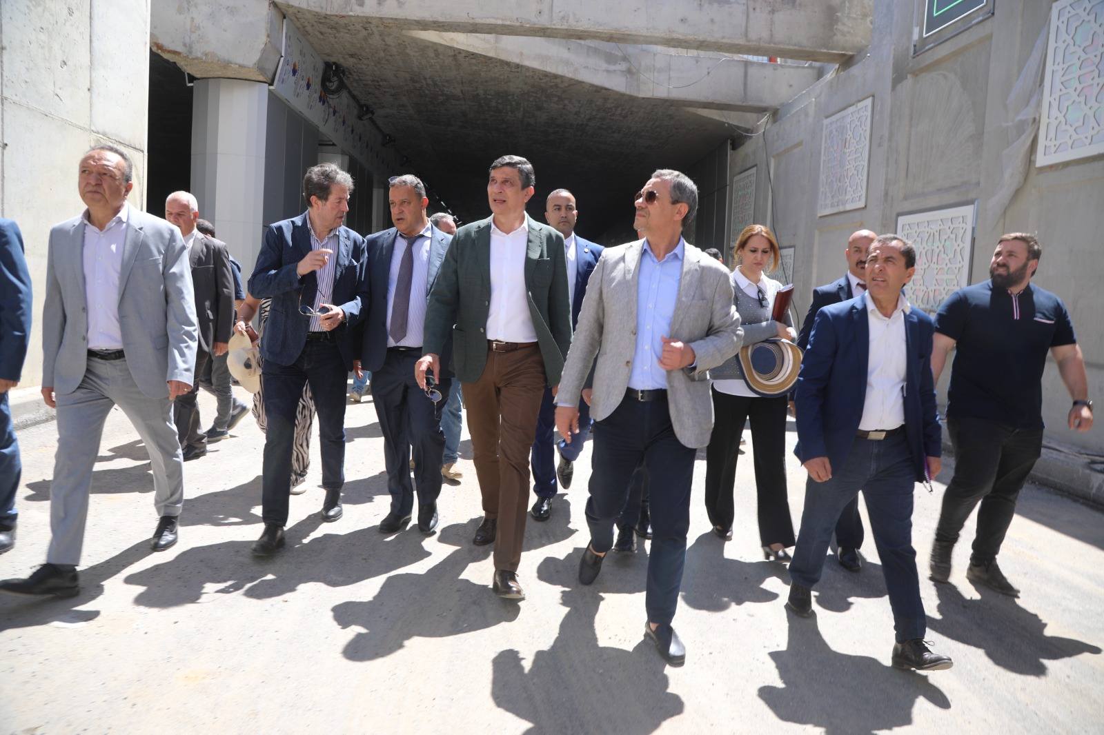 Nécessité de livrer intégralement le projet de route  reliant l'échangeur du 5 Juillet à Kheraicia dans les délais contractuels