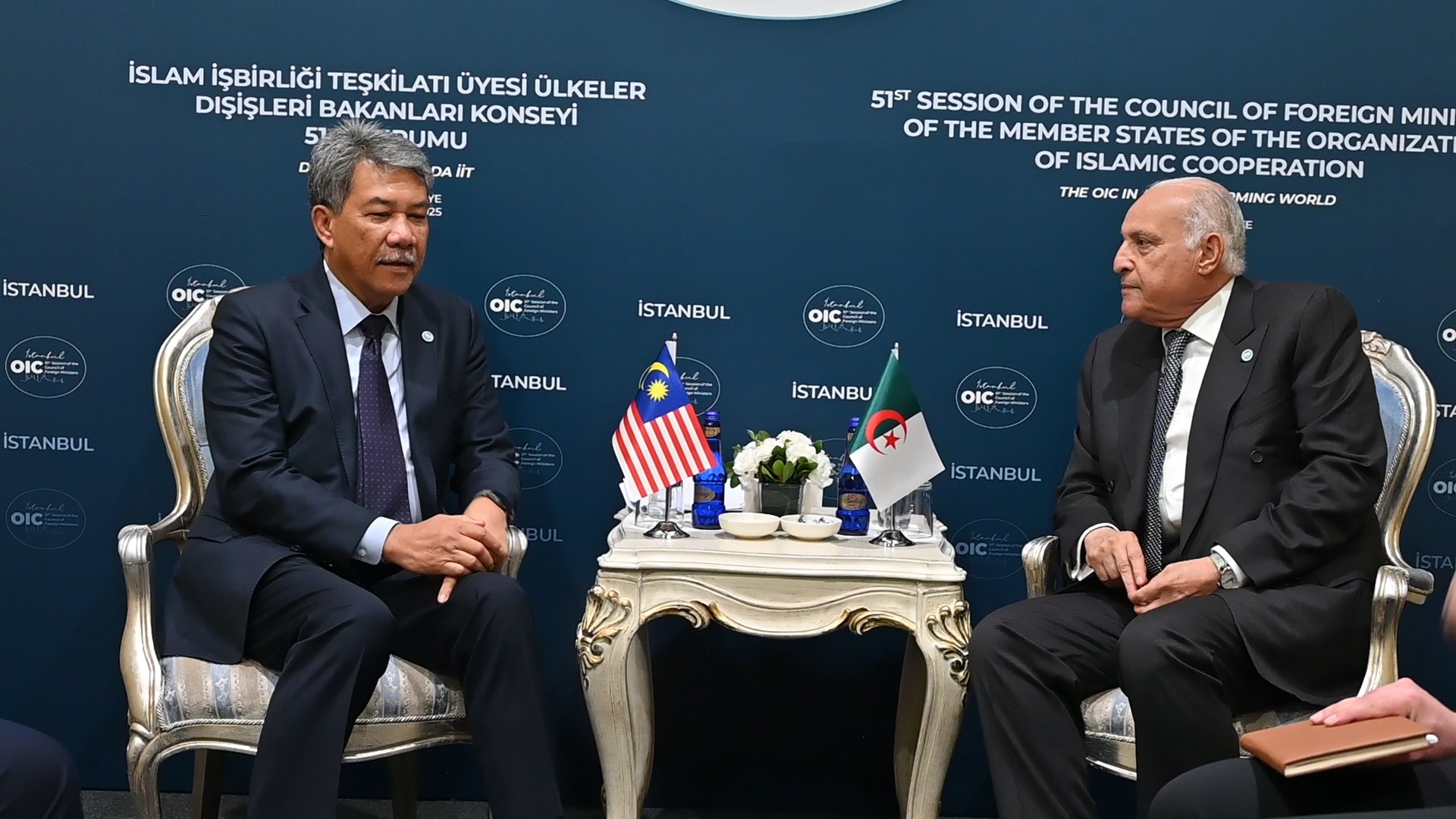 عطاف يجري بإسطنبول محادثات ثنائية مع نظيره الماليزي