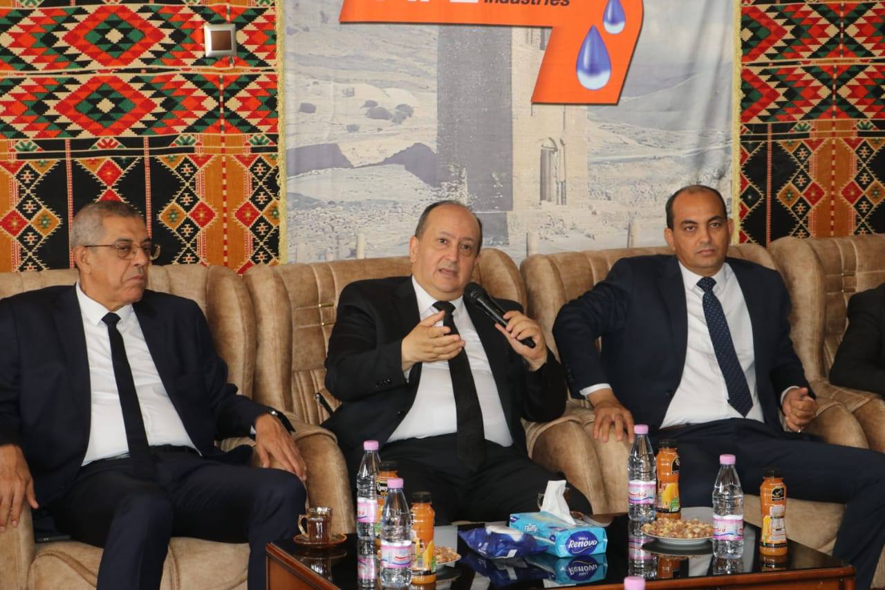 وزير الصناعة سيفي غريب