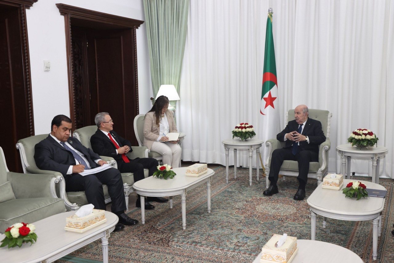 رئيس الجمهورية يستقبل وزير السلطة الشعبية للفلاحة الإنتاجية والأراضي لجمهورية فنزويلا