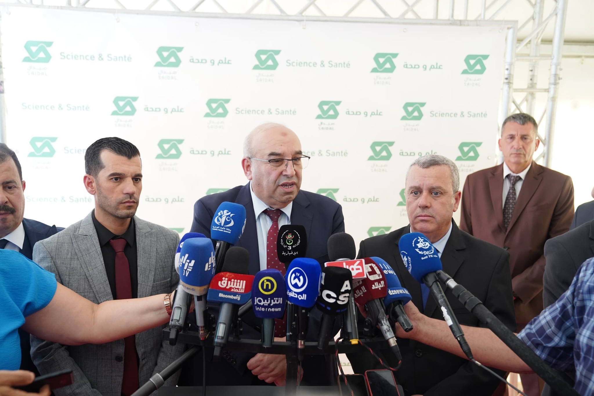 وضع حجر أساس مشروع إنجاز وحدة لإنتاج المادة الأولية لصناعة الأدوية المضادة للسرطان بسطيف