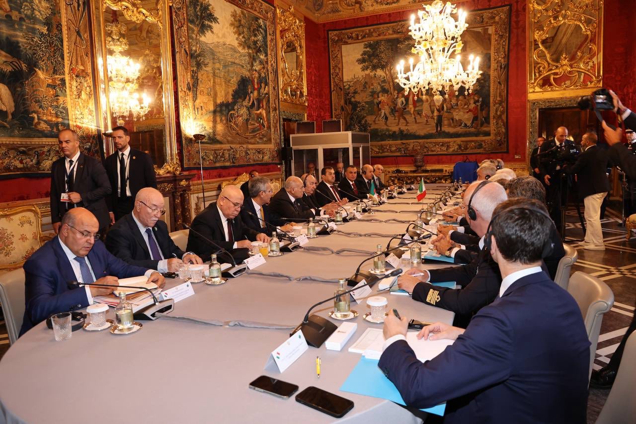 ايطاليا محادثات