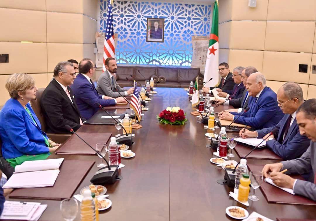 عطاف امريكا