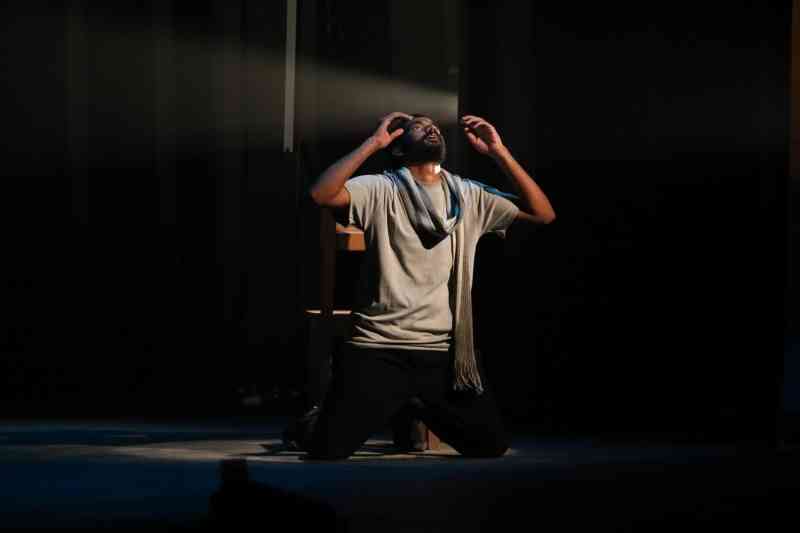 مسرحية الممثل الواحد في الجزائر