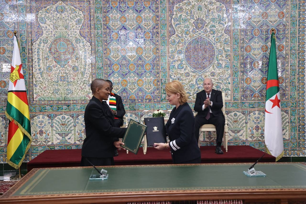 Le président de la République copréside avec son homologue zimbabwéen la cérémonie de signature d'accords et de mémorandums d'entente de coopération
