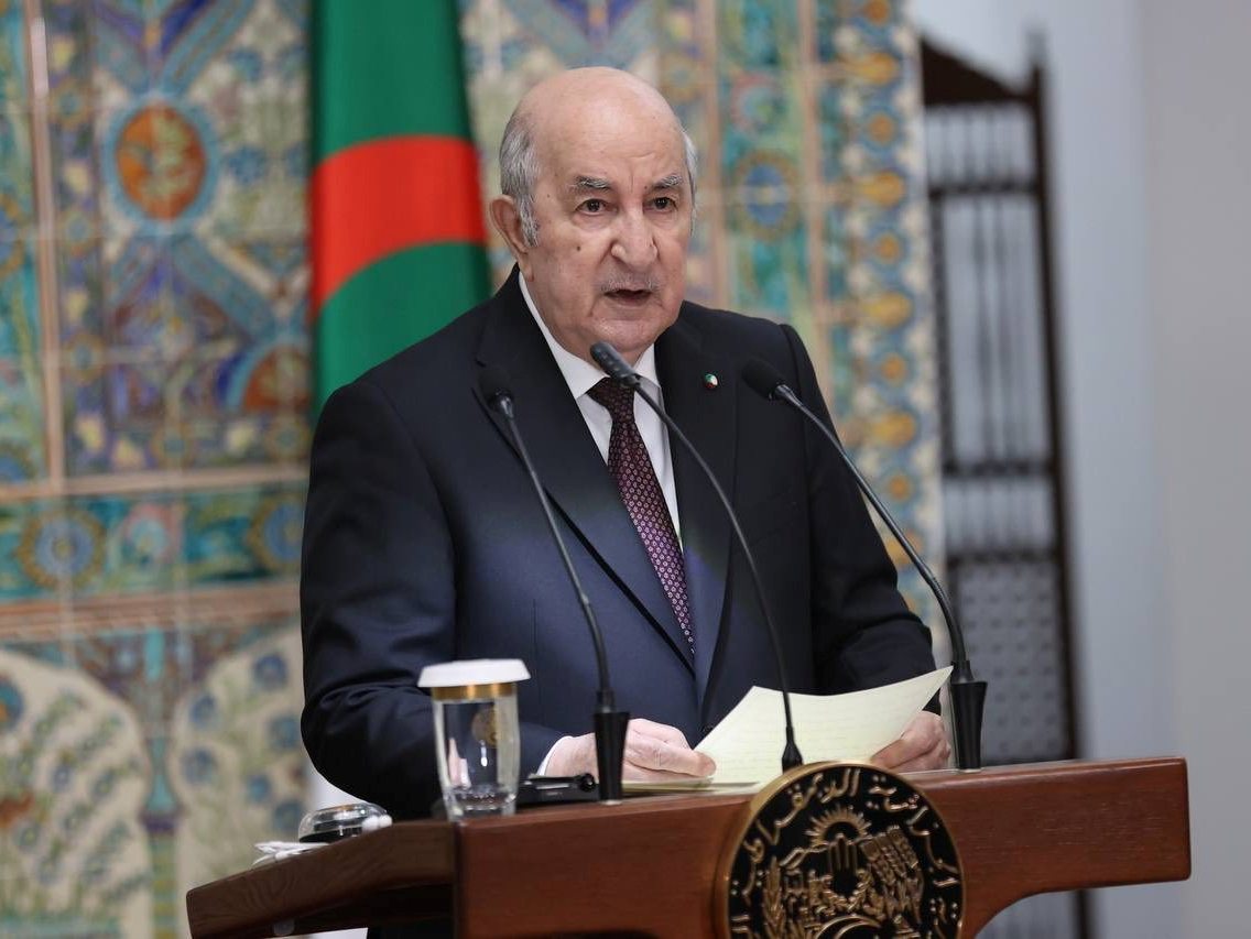 Le président de la République réaffirme l'engagement de l'Algérie à poursuivre son rôle dans le renforcement des efforts de l'UA pour la paix