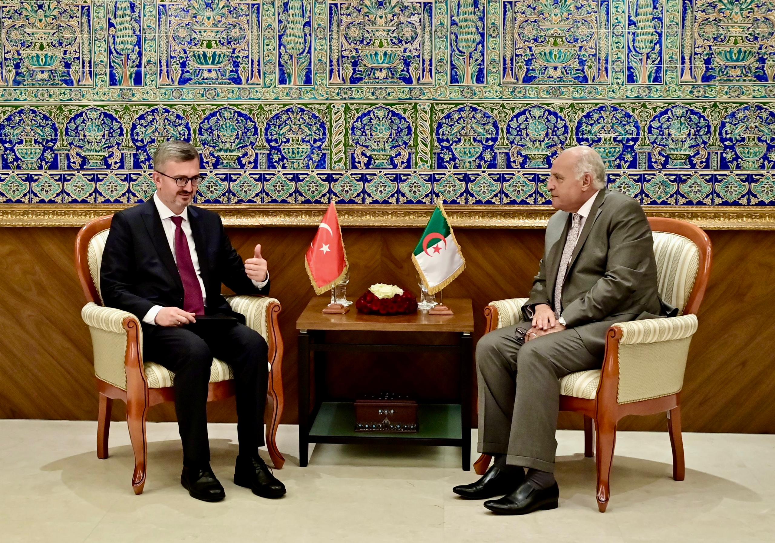 عطاف يستقبل نائب وزير الخارجية التركي