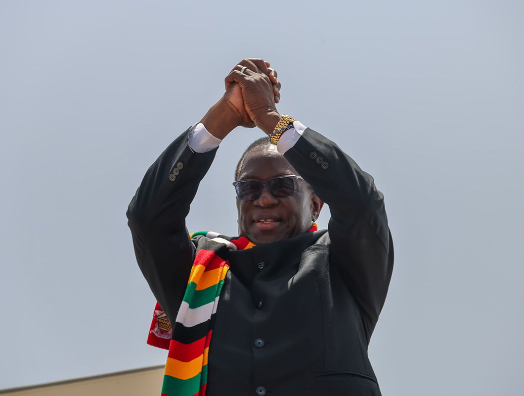 Le président zimbabwéen achève une visite officielle en Algérie