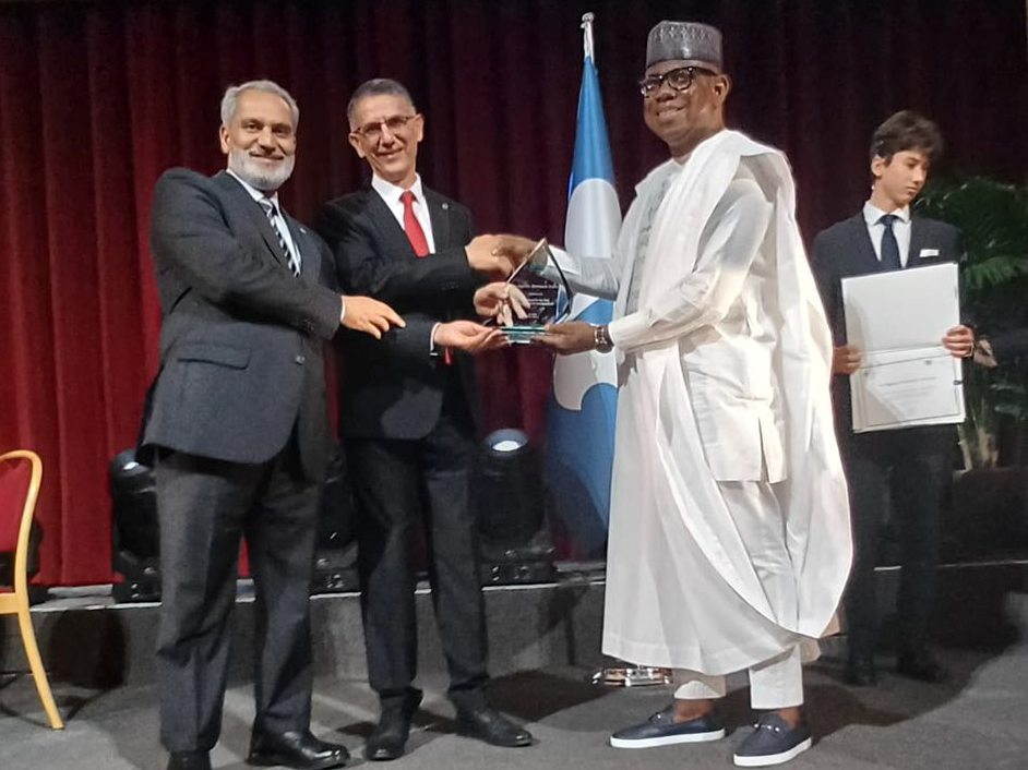 L'IAP reçoit le prix de l'OPEP du meilleur institut de recherche