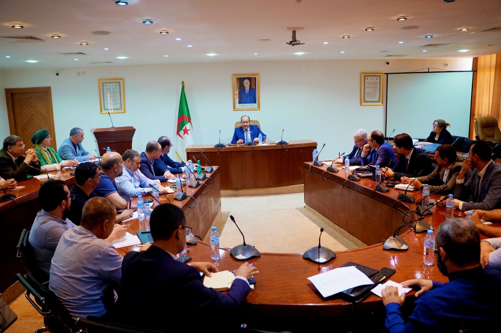 الشروع في اعداد دفتر الشروط الخاص بالصناعات الإلكترونية والكهرومنزلية