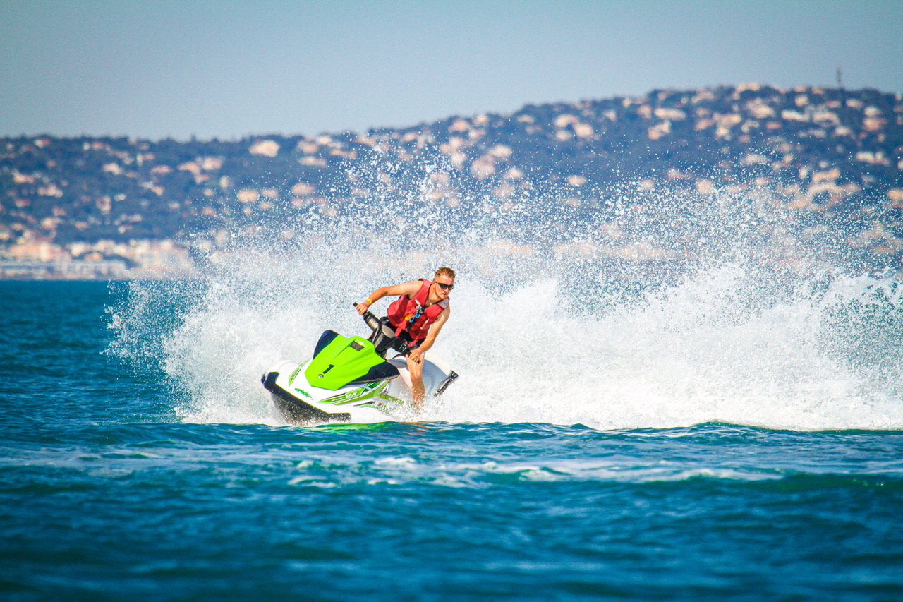 Utilisation des jet-skis : mesures dissuasives contre les contrevenants