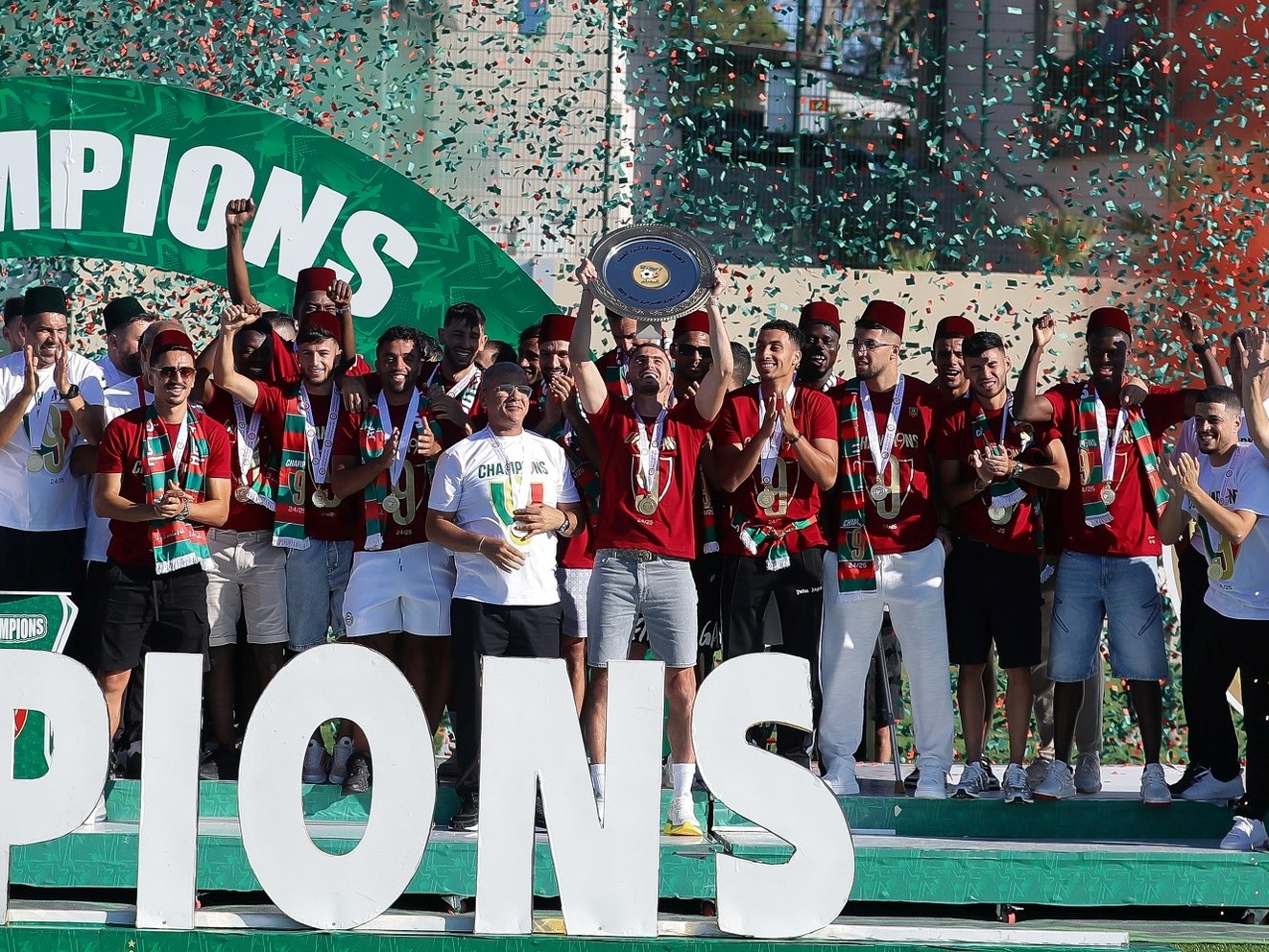 Le MCA reçoit le bouclier de champion d'Algérie 2024-2025