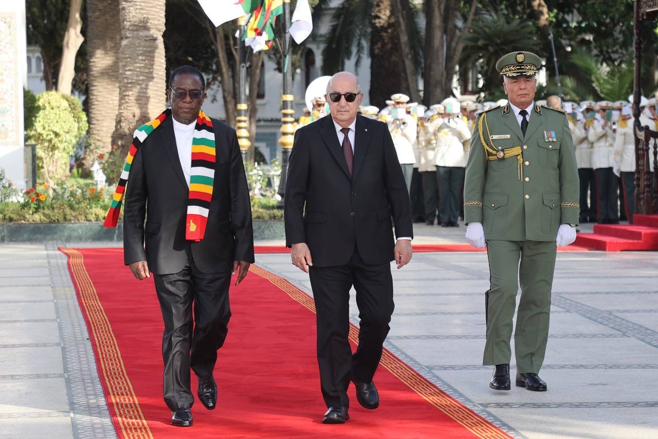 رئيس الجمهورية يخص نظيره الزيمبابوي باستقبال رسمي