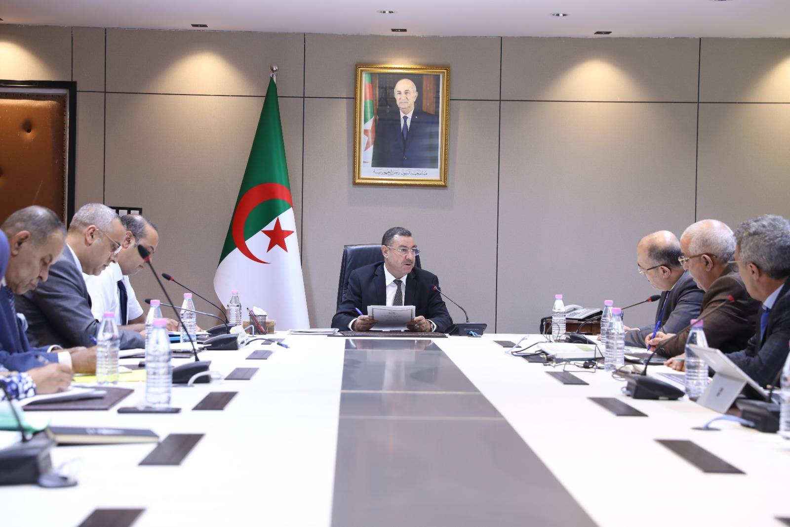 وزارة النقل تتابع تنفيذ تعليمات رئيس الجمهورية لاستيراد 10 آلاف حافلة