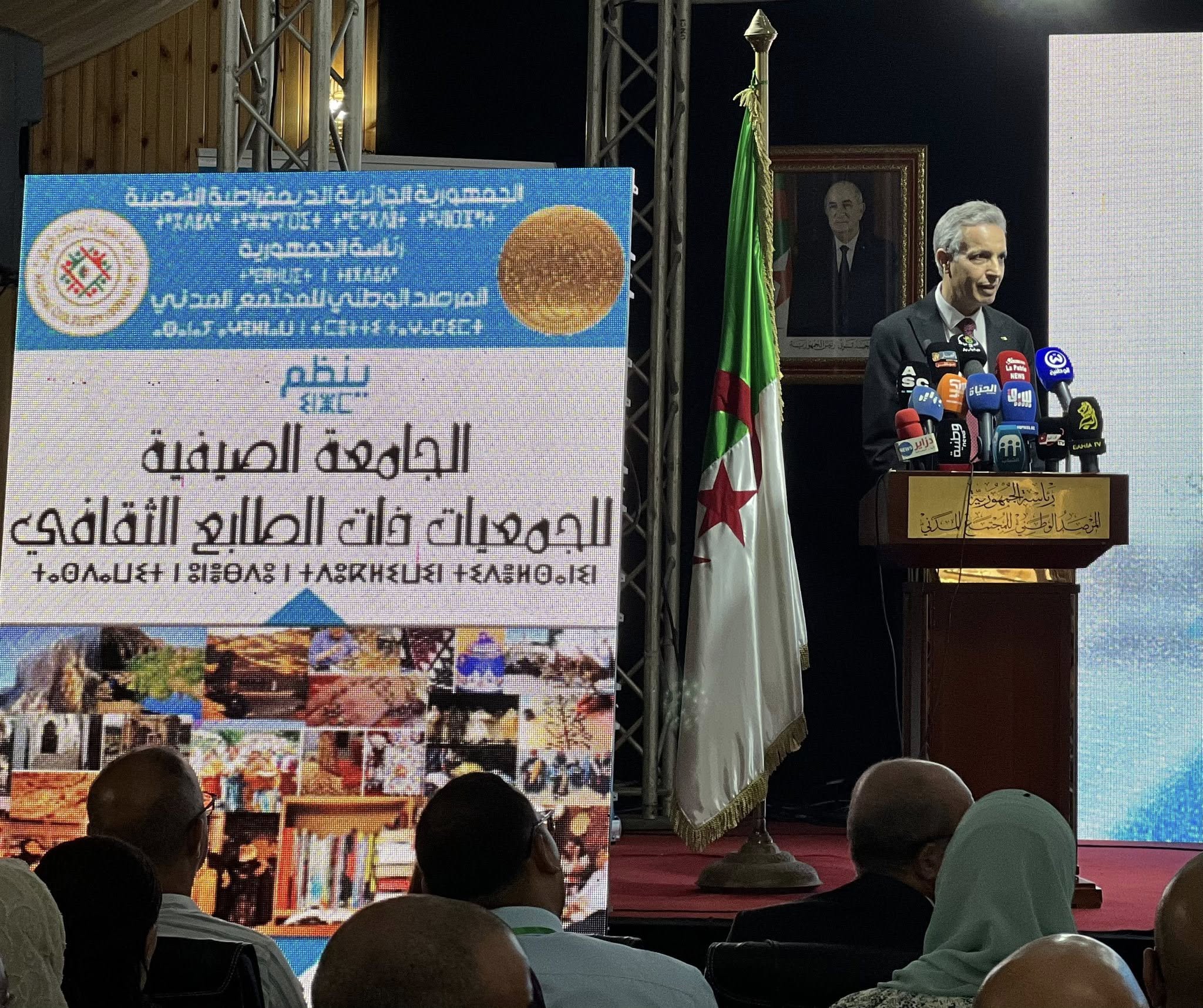 وزير الثقافة والفنون