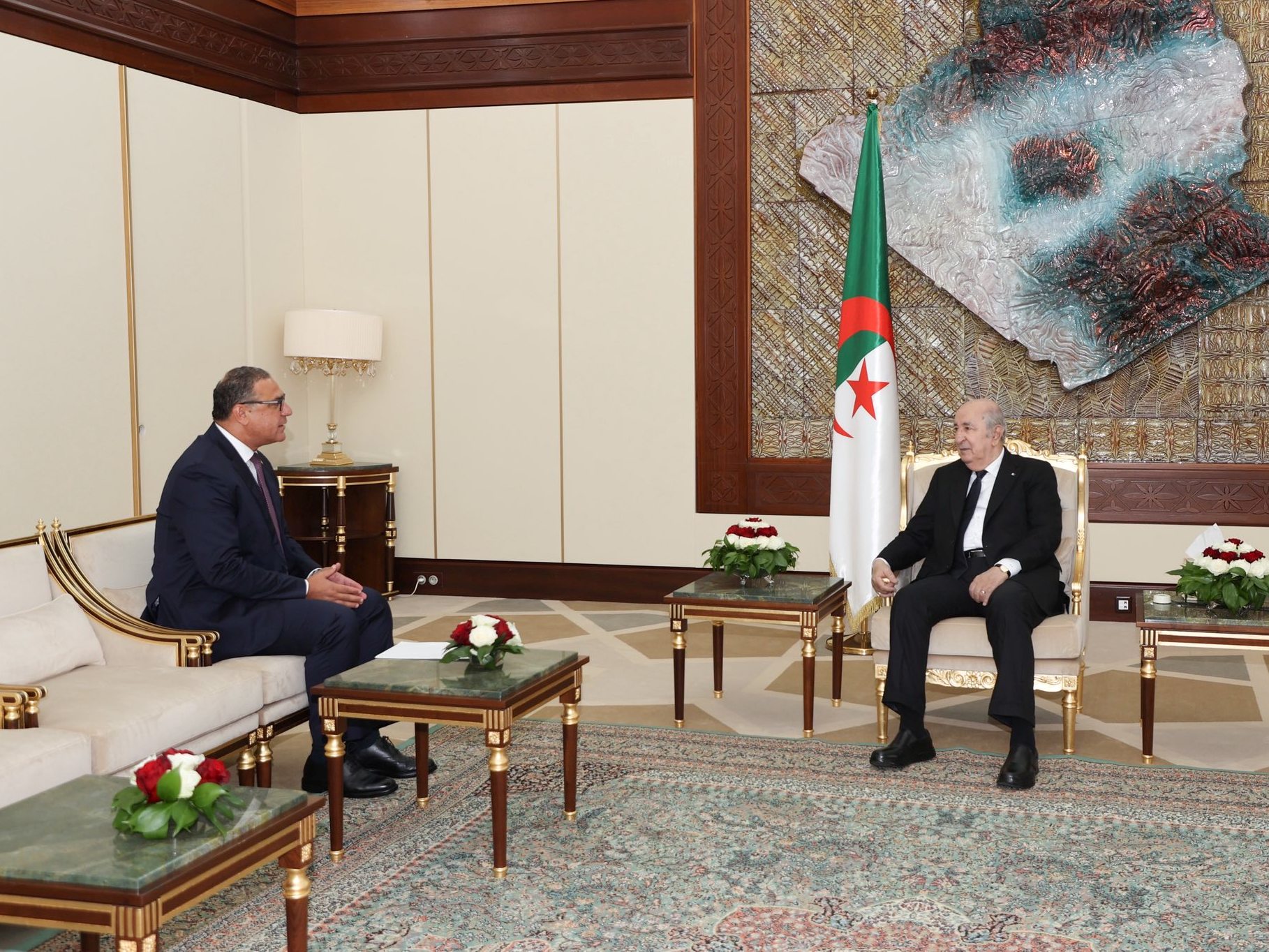 Le président de la République reçoit l'ambassadeur de la République arabe d'Egypte en Algérie