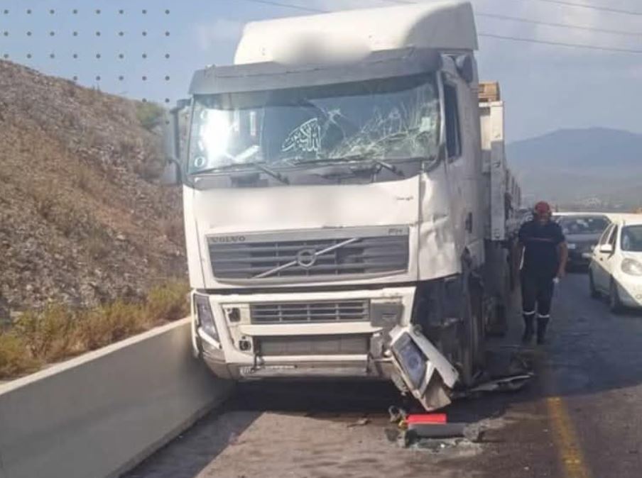 الطارف: وفاة 3 أشخاص وإصابة 11 آخرين في اصطدام بين حافلة وشاحنة (حماية