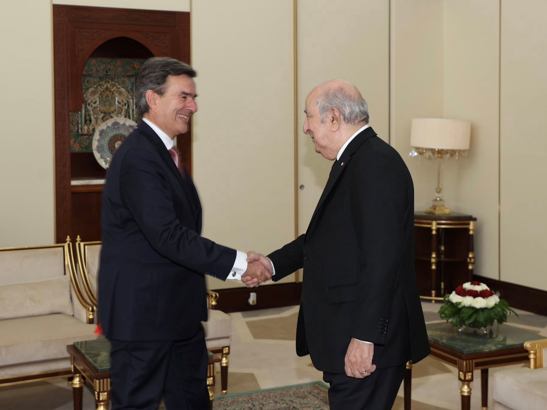 رئيس الجمهورية يستقبل سفير سويسرا بالجزائر