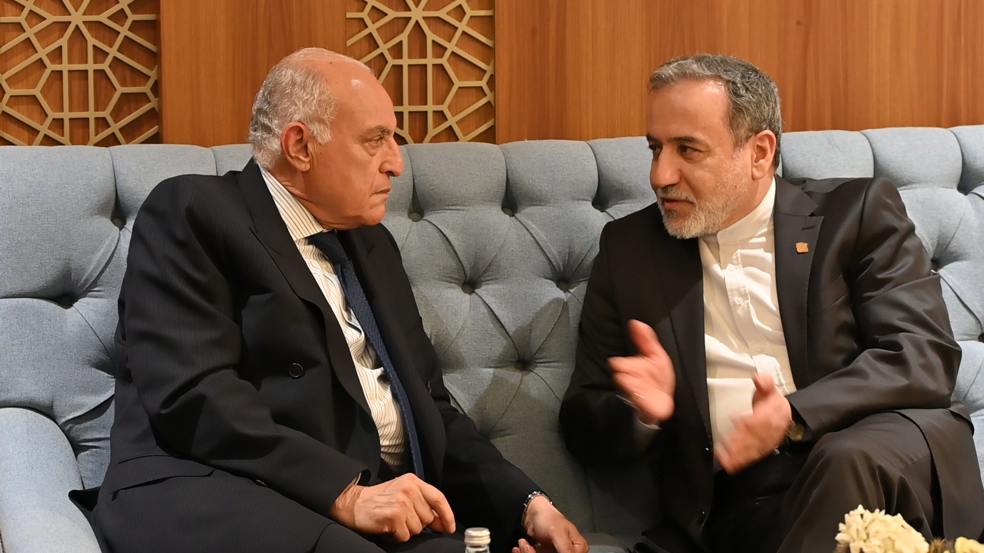 الجزائر ايران