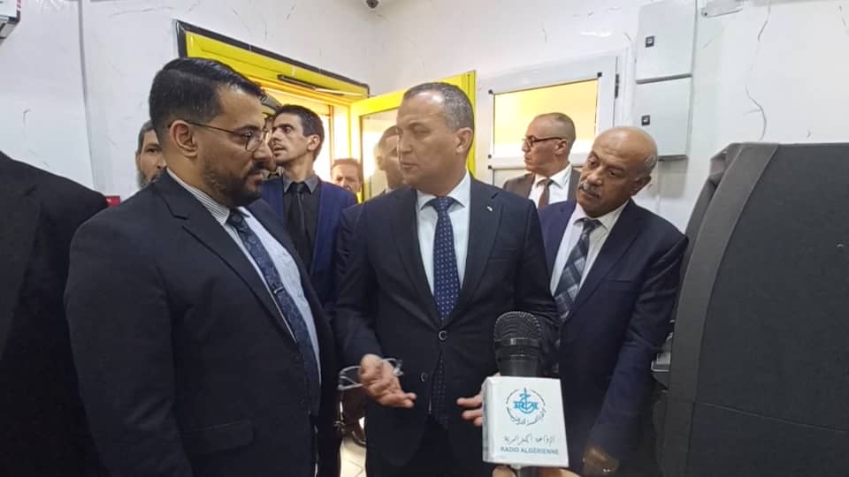 وزير البريد