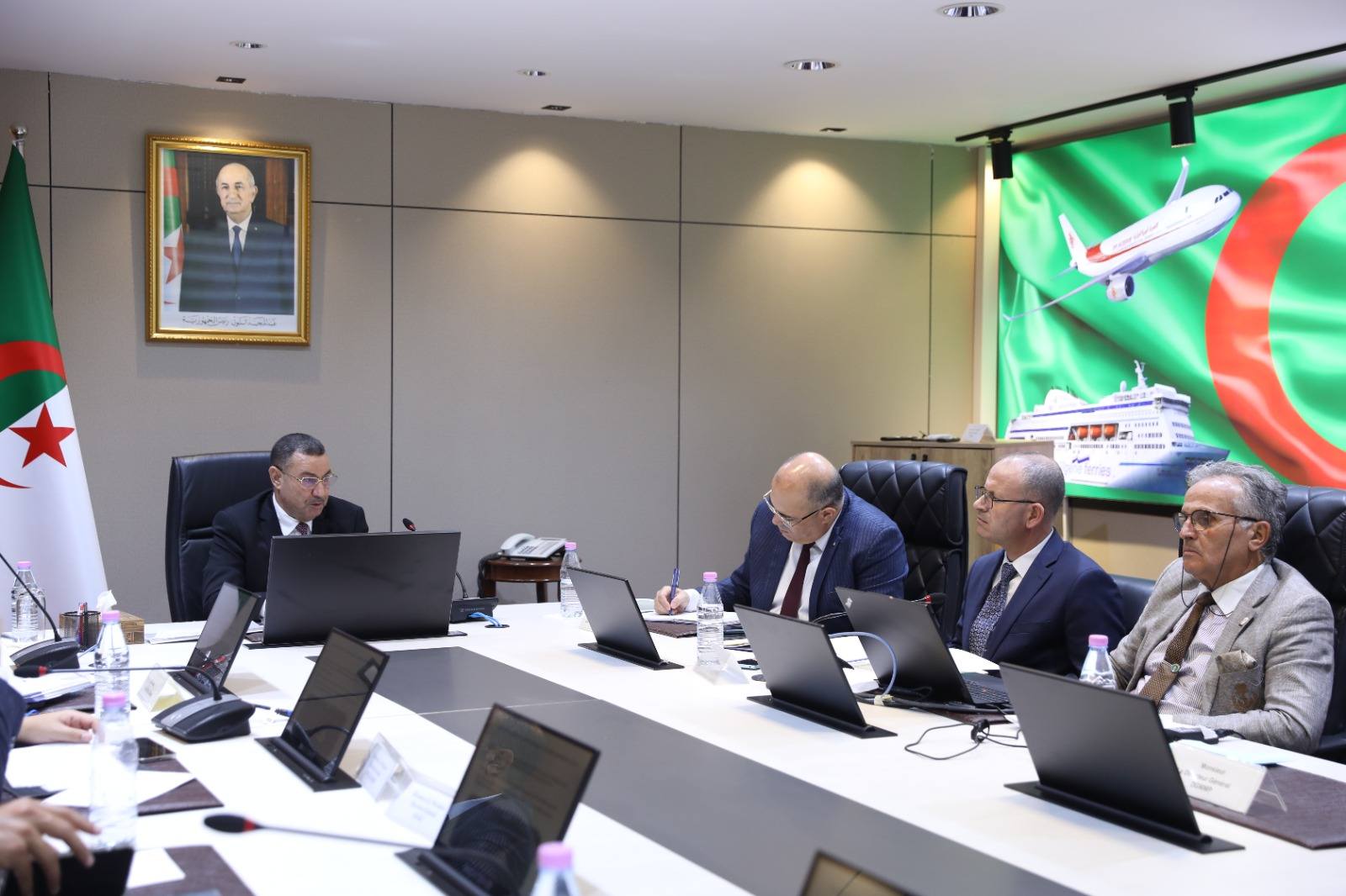 سعيود يسدي تعليمات بتسريع وتيرة التحضيرات لفتح ميناء مخصص لتصدير  الاسمنت