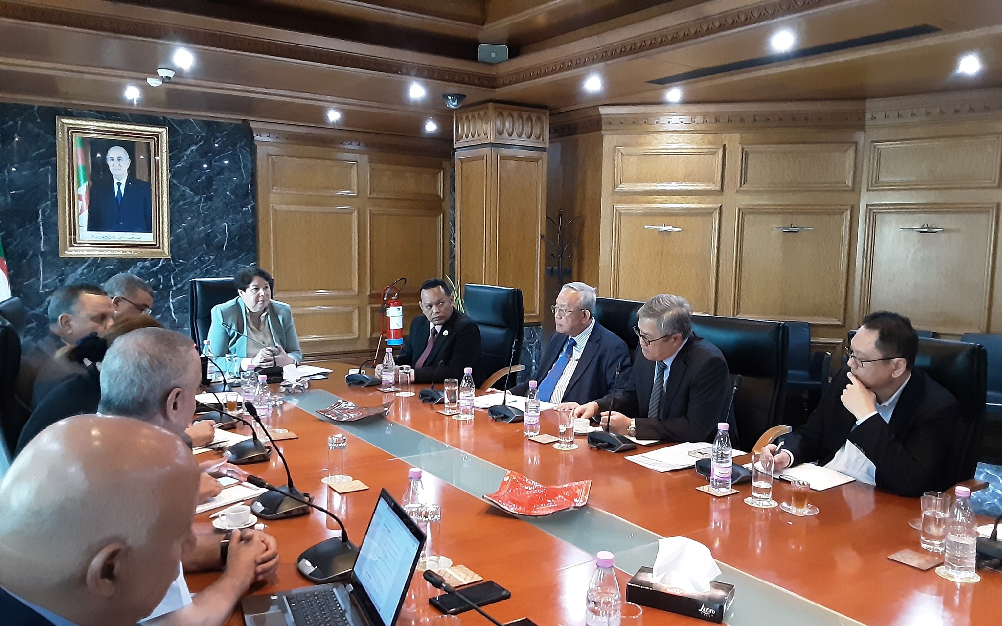 مناجم: اجتماع عمل لمتابعة تنفيذ مذكرة التفاهم بين "سونارم" والمجمع الماليزي  "ليون"