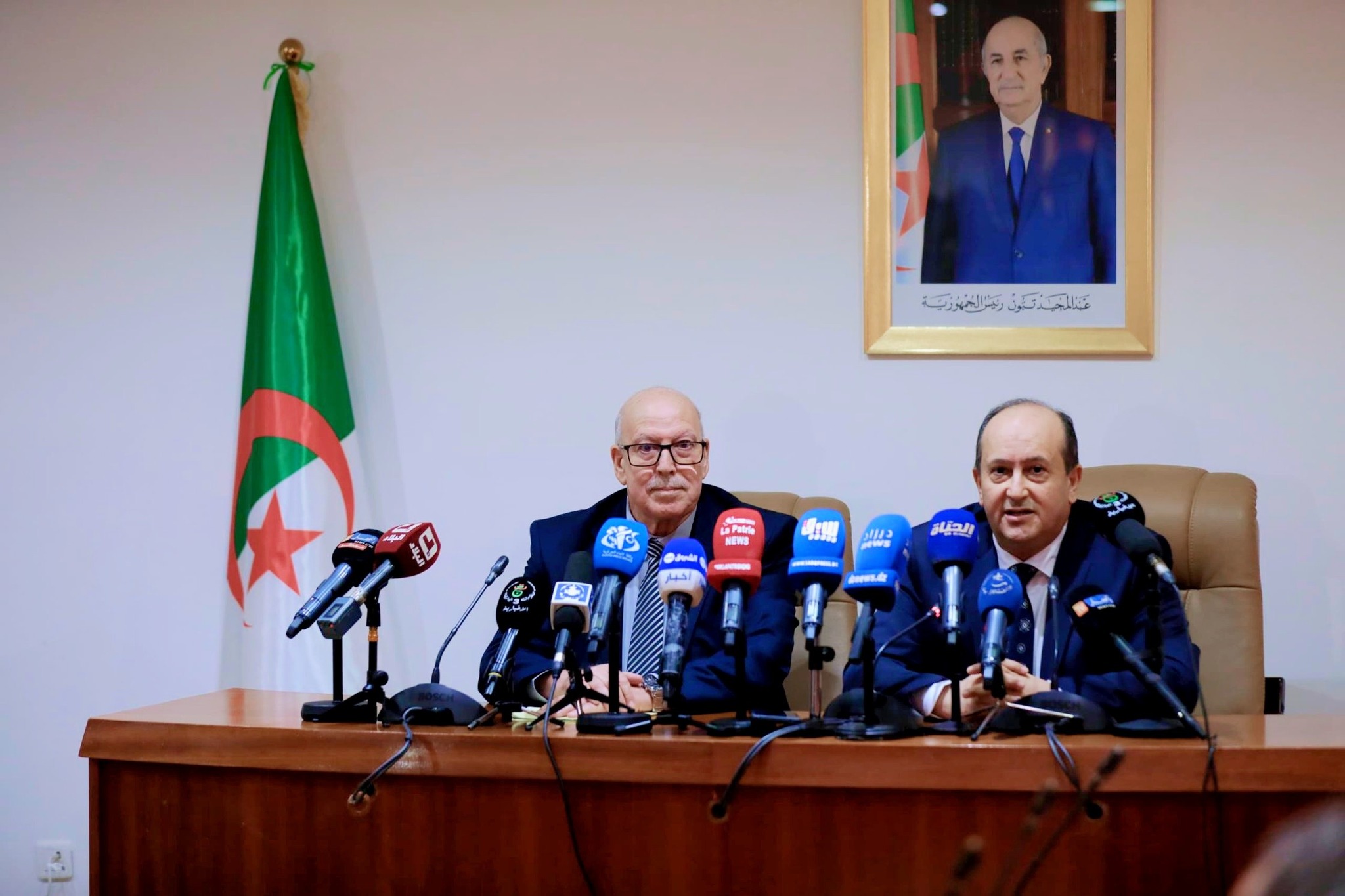 يحيى بشير يتسلم مهامه وزيرا للصناعة