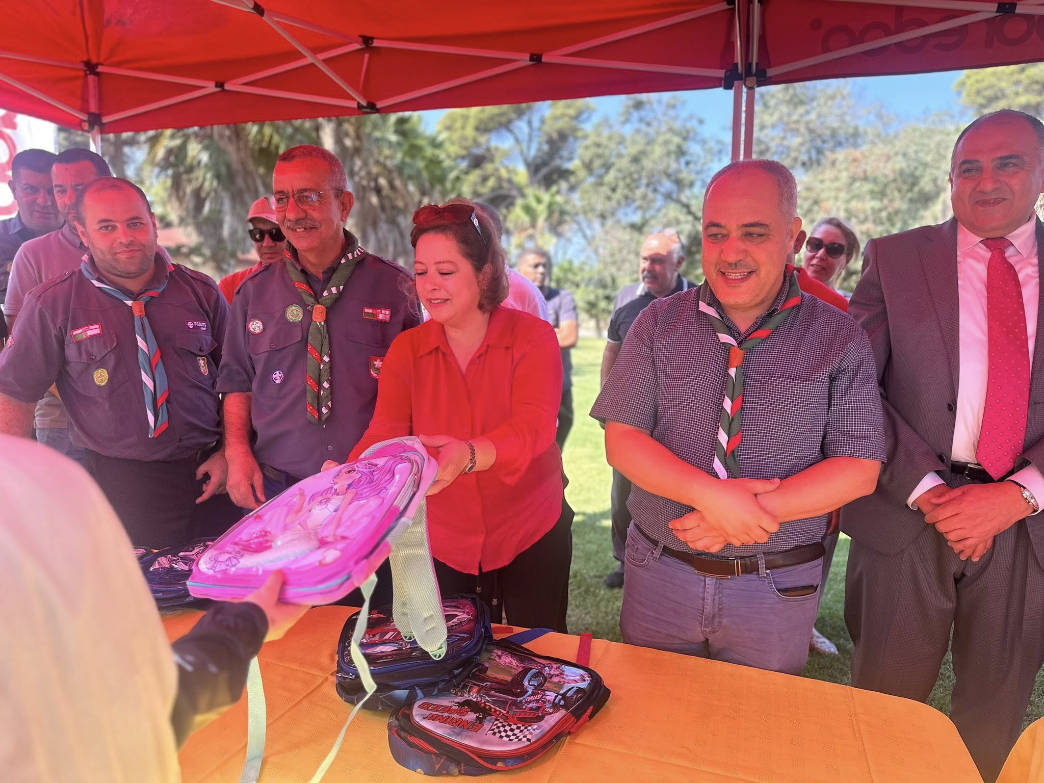 دخول مدرسي 2025-2026 : إطلاق قافلة تضامنية لتوزيع المحافظ المدرسية على  الأطفال بالمناطق النائية