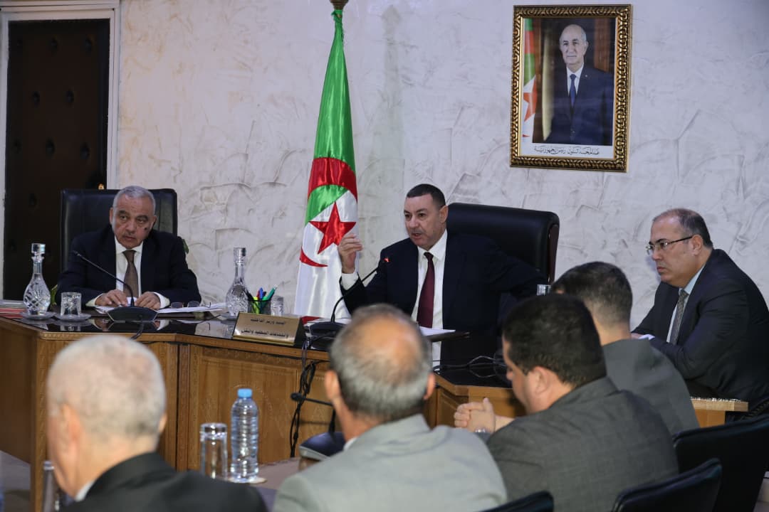 سعيود يترأس اجتماعا لمتابعة آثار التقلبات الجوية وانشاء الشركة الوطنية للنقل الجوي الداخلي