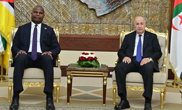 رئيس الجمهورية يخص نظيره الموزمبيقي باستقبال رسمي بمقر رئاسة الجمهورية