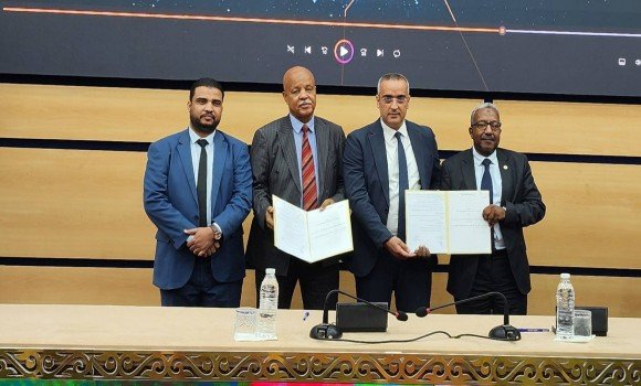 تندوف: توقيع اتفاقية منح امتياز تسيير المعبر الحدودي مصطفى بن بولعيد لمجمع لوجيترانس