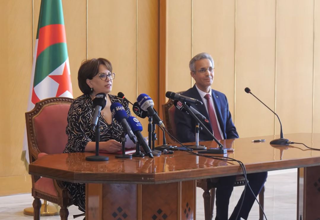 بن دودة تستلم مهامها كوزيرة للثقافة والفنون