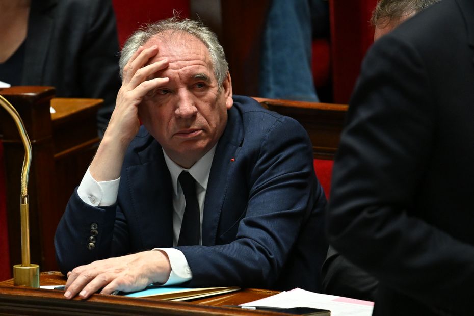 Bayrou renversé