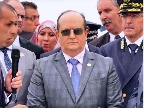 الوزير الأول يعاين أشغال الشطر الثاني من مشروع نهائي الحاويات بميناء جن-جن