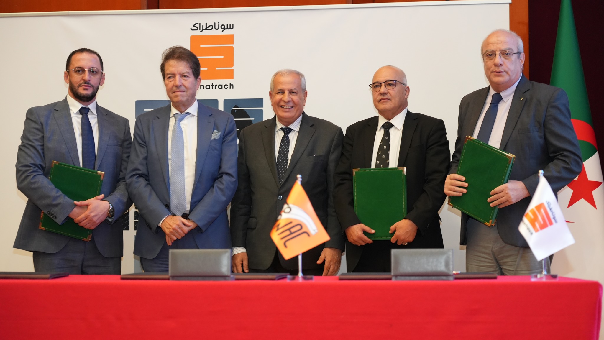 سوناطراك توقع ثلاثة عقود بقيمة 60 مليار دج مع عدة مؤسسات وطنية