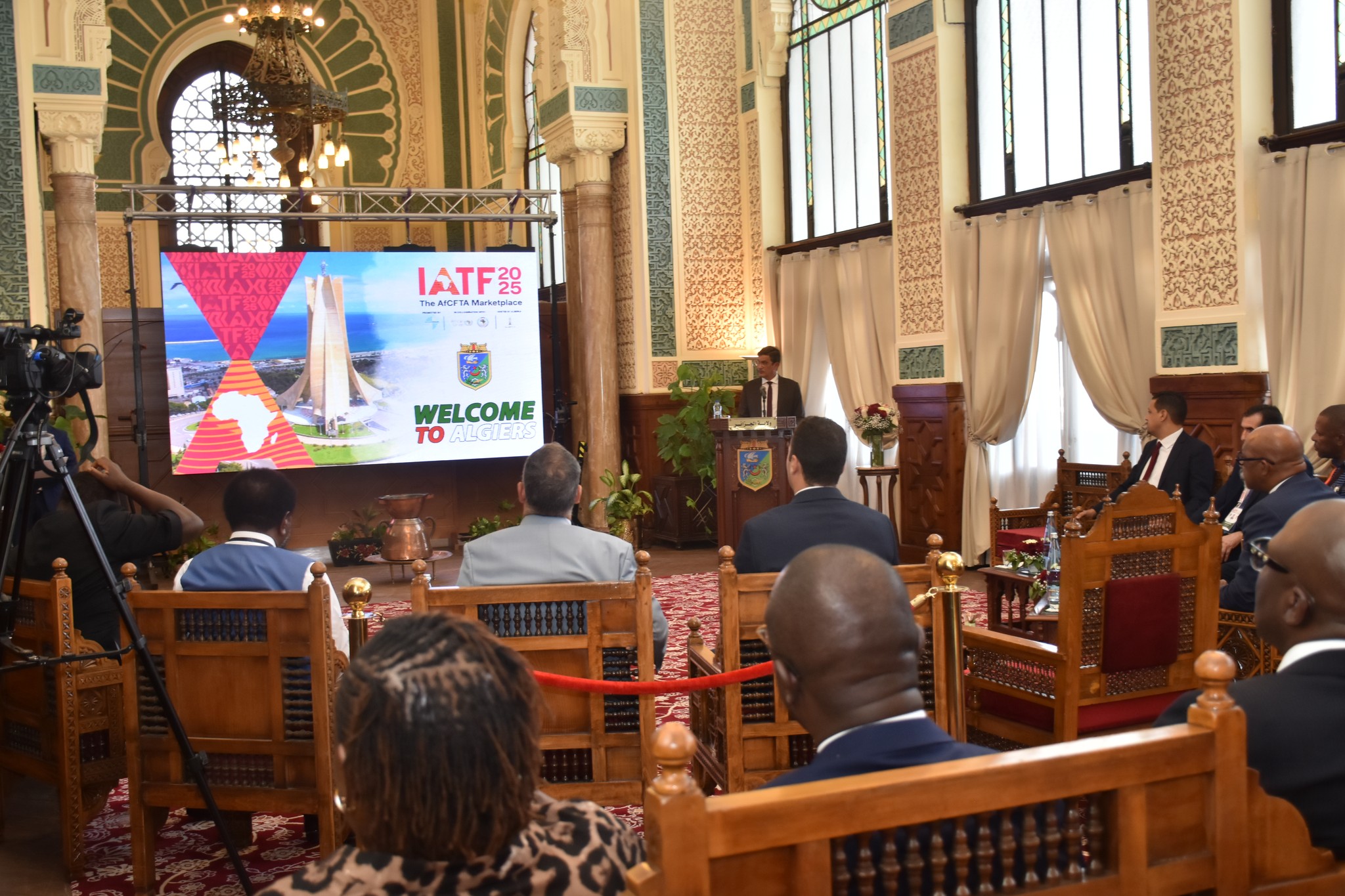 والي الجزائر يستقبل رؤساء حكومات  الأقاليم المحلية لدول إفريقية